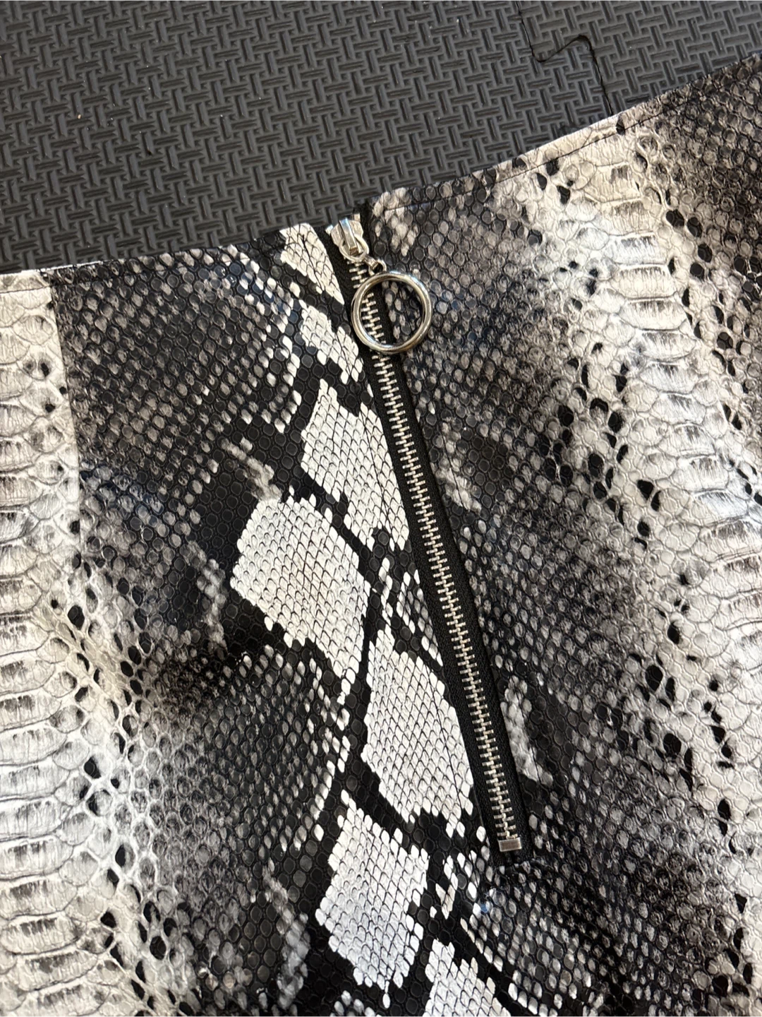 SHEIN Mini Skirt with Snake Print - photo 2