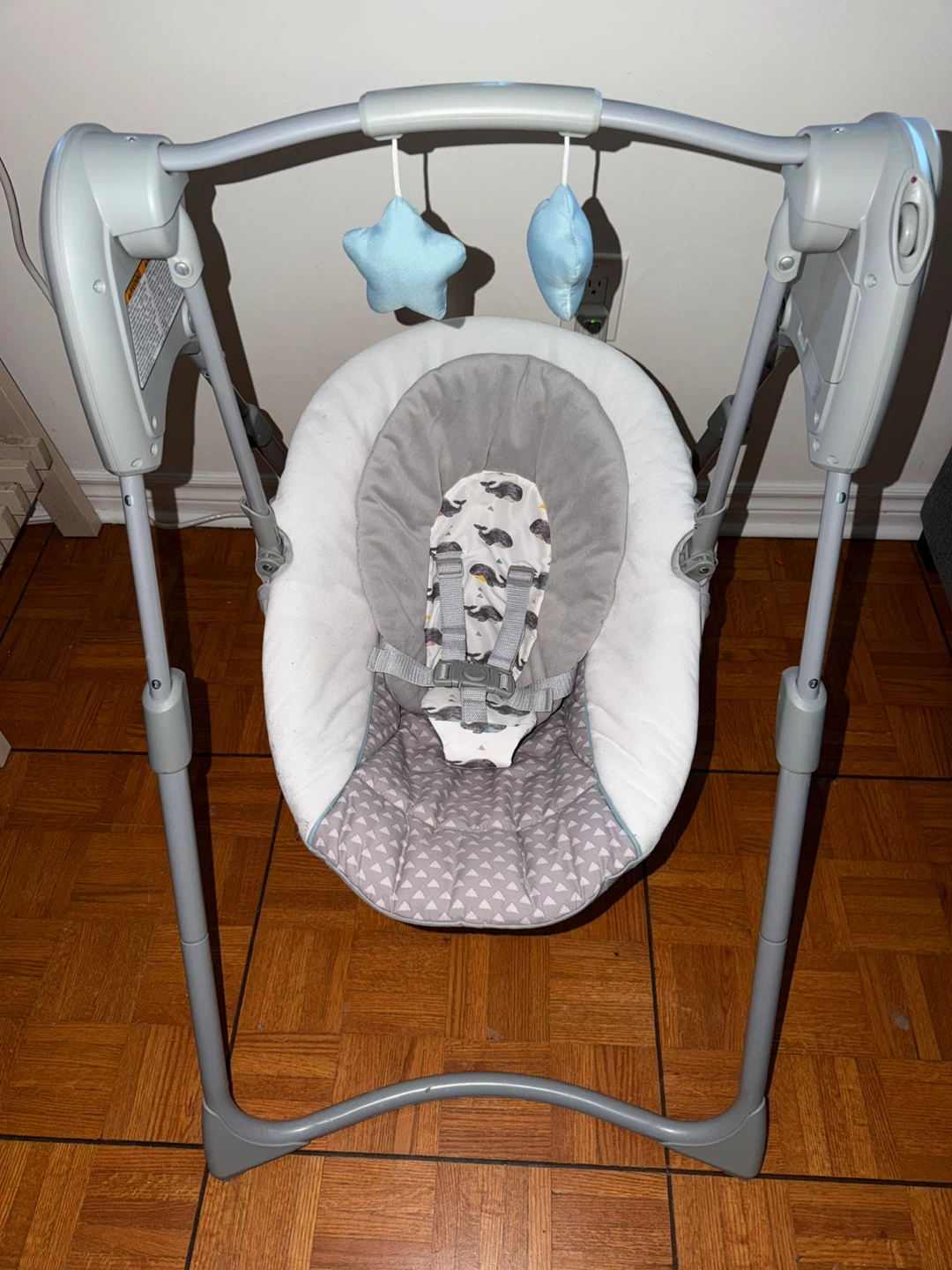 Graco Slim Spaces Compact Baby Swing Chair