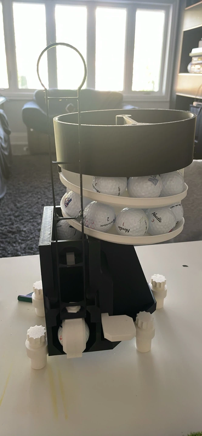 Golf ball dispenser