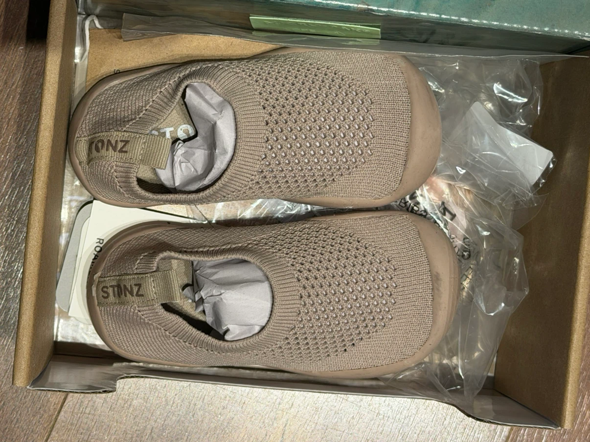 Toddler shoes size 8 EU24 - all worn once or twice - photo 4