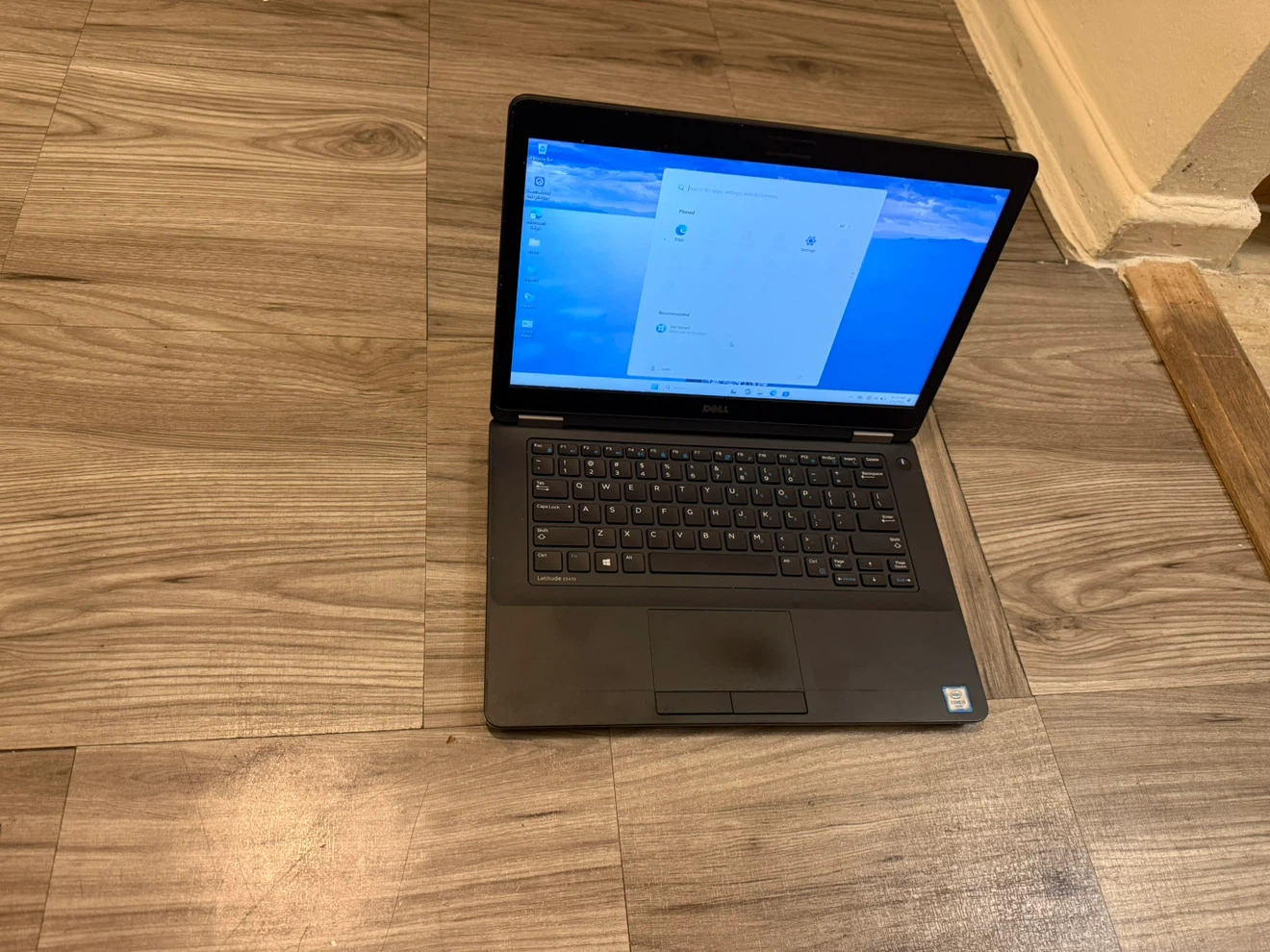 Dell Latitude 7400 Laptop - photo 2