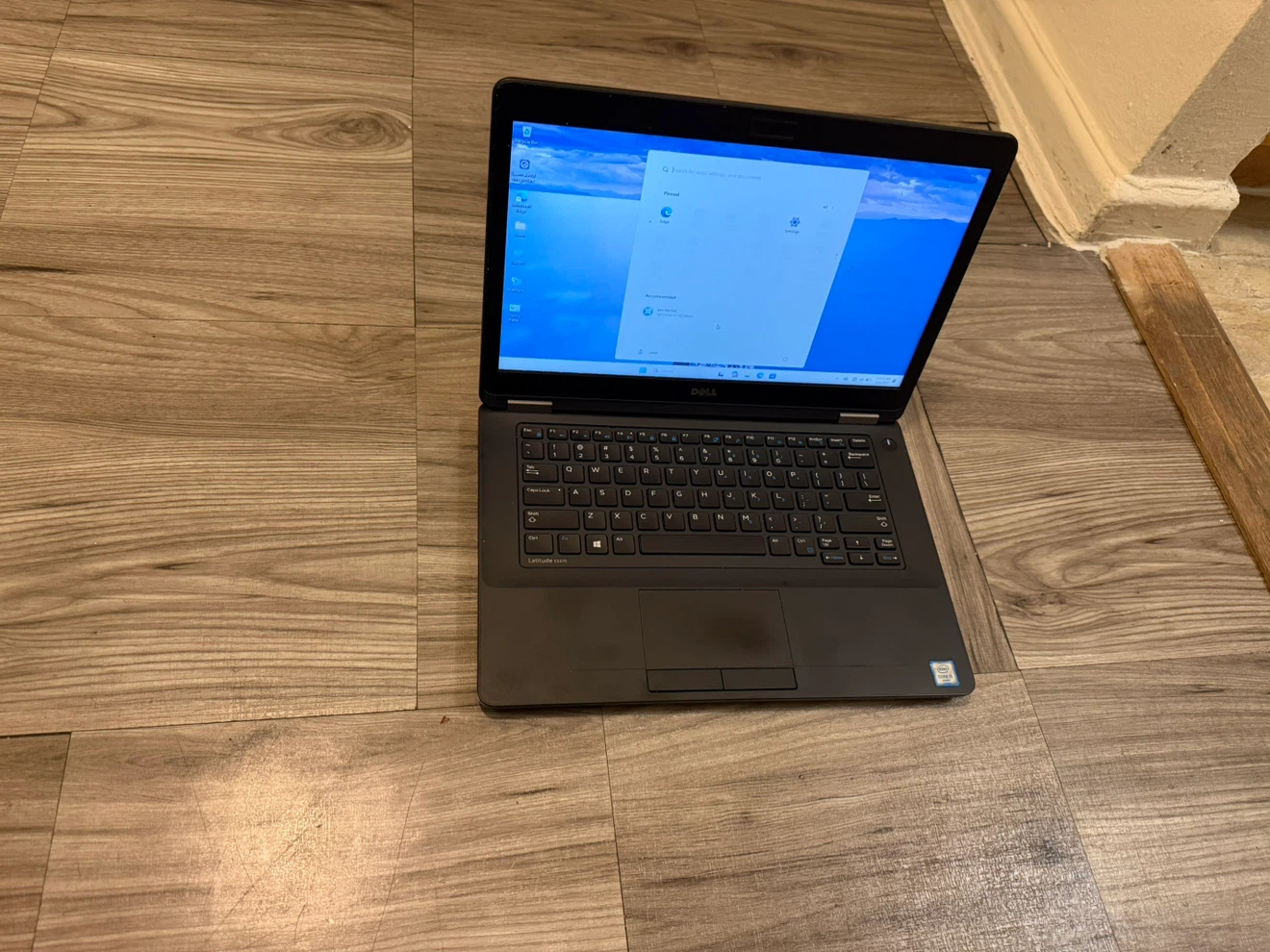 Dell Latitude 7400 Laptop - photo 4