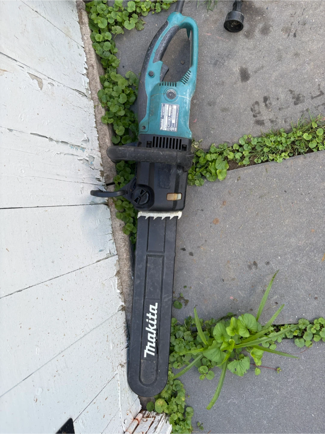 Makita Electric Chainsaw