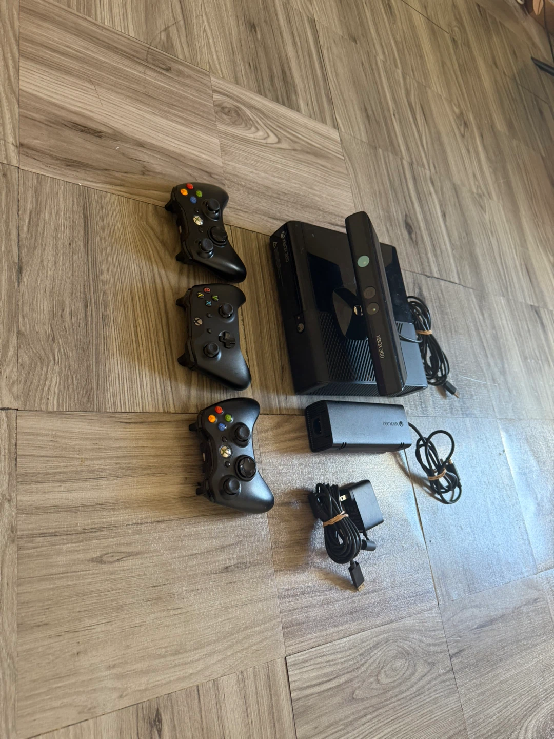 Xbox 360 Console Bundle with Kinect and Controllers - photo 5