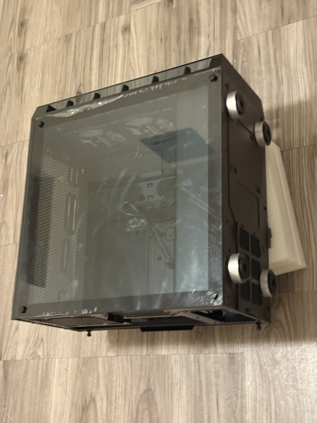 Corsair 465X RGB Mid-Tower ATX PC Case - photo 3