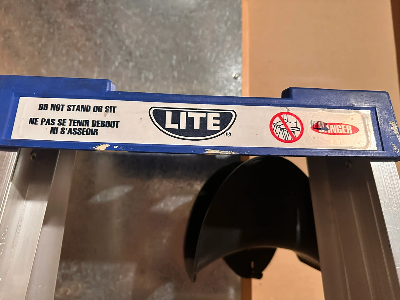 Lite 6' Step Ladder - photo 2