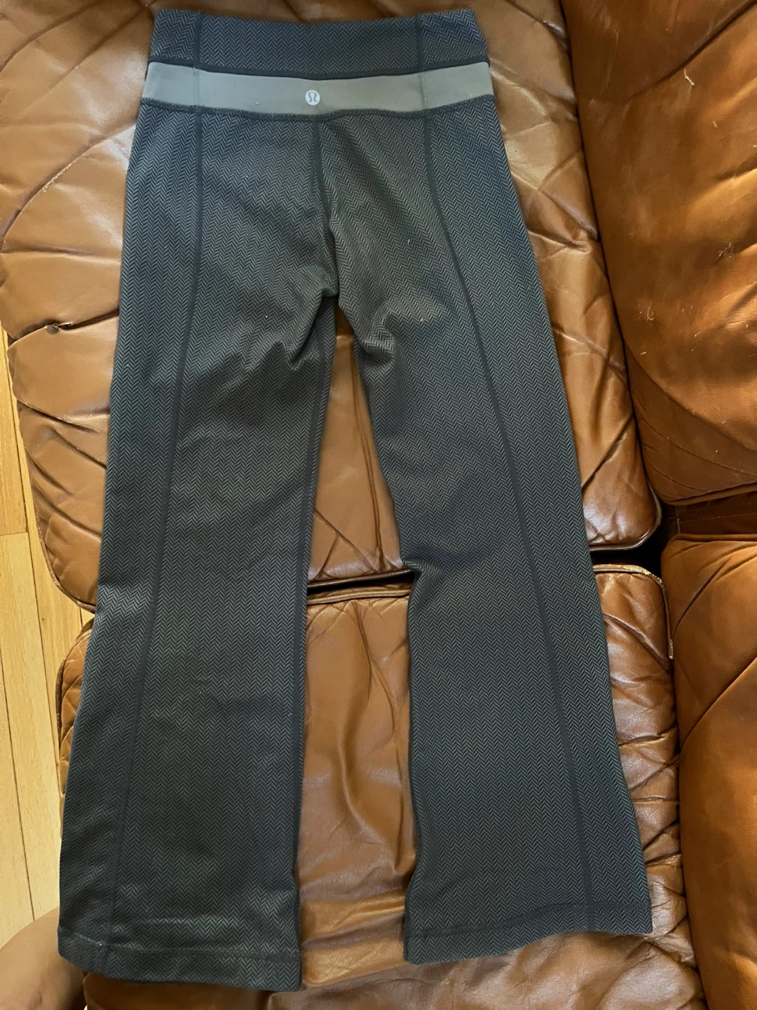 Lululemon Yoga Pants Flare Leg Size 8 - photo 2