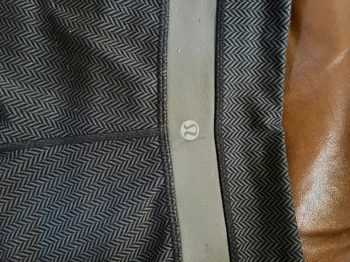 Lululemon Yoga Pants Flare Leg Size 8 - photo 3