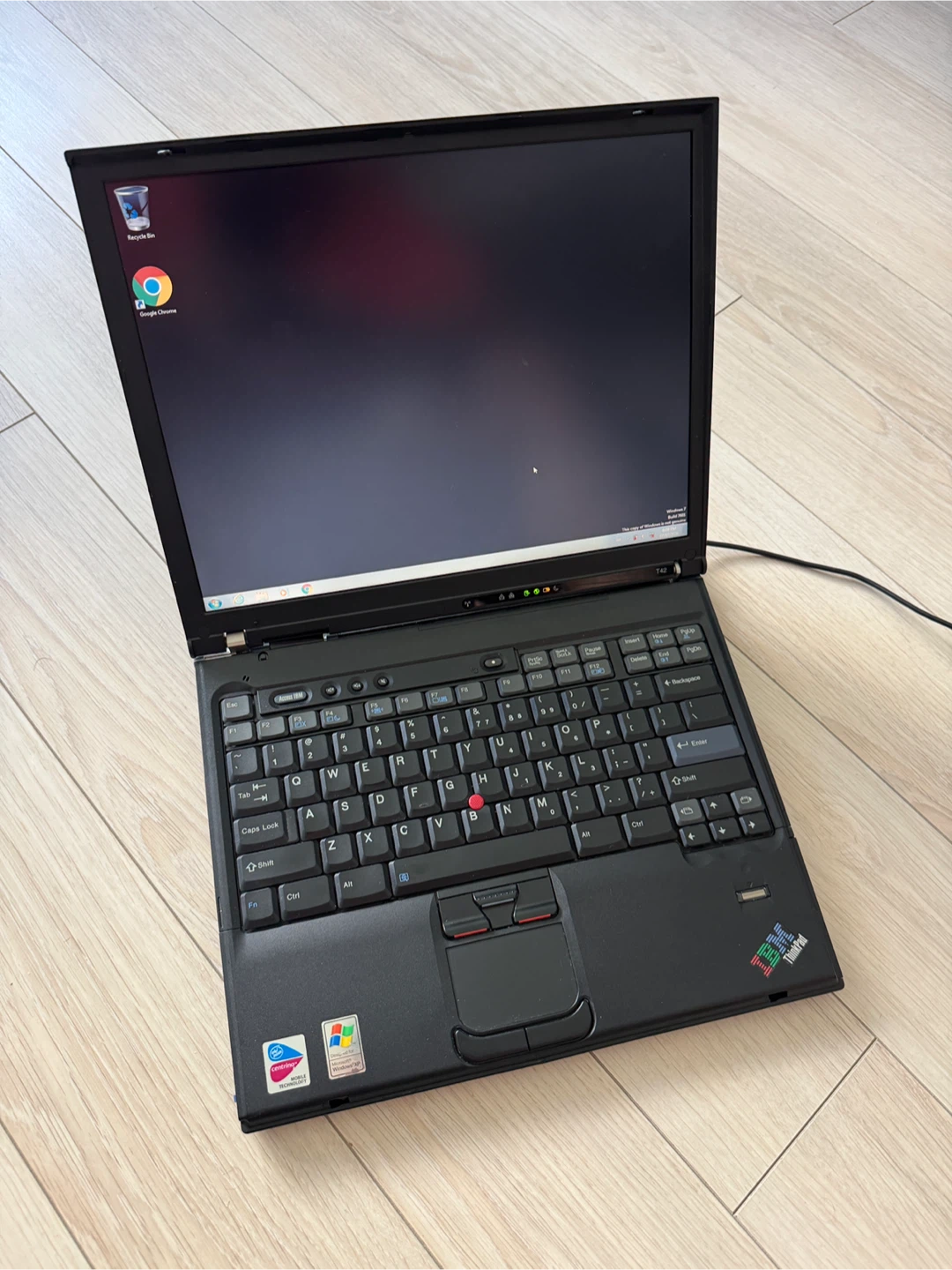 Vintage IBM T42 thinkpad