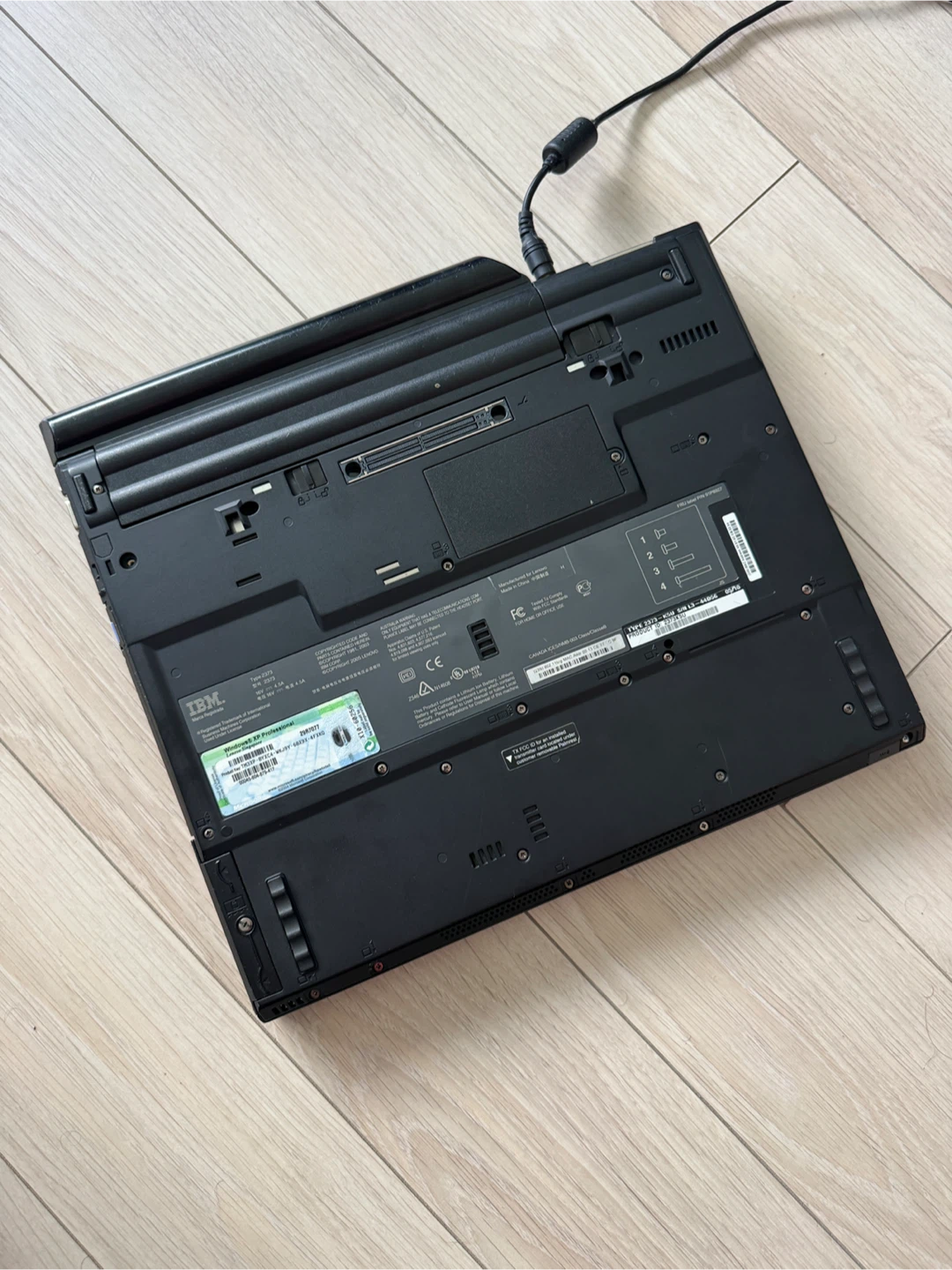 Vintage IBM T42 thinkpad - photo 3