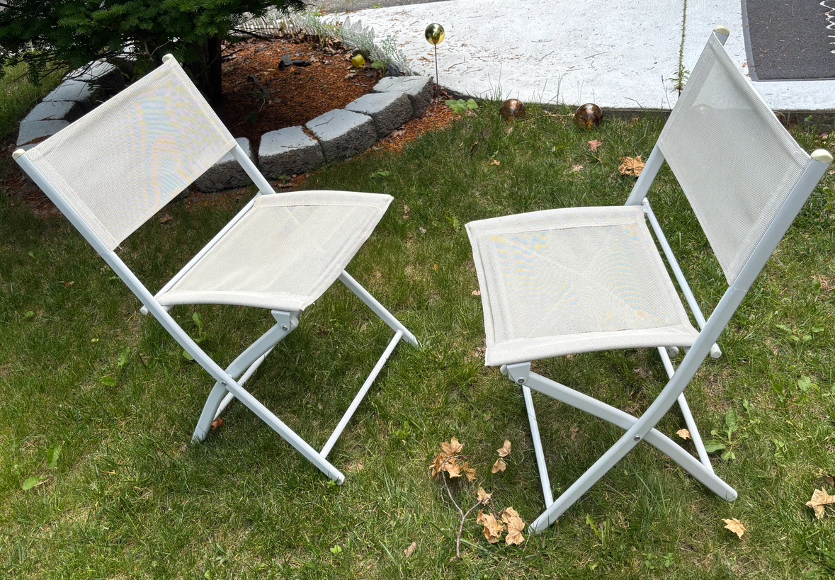 Pair of beautiful white folding chairs - photo 2