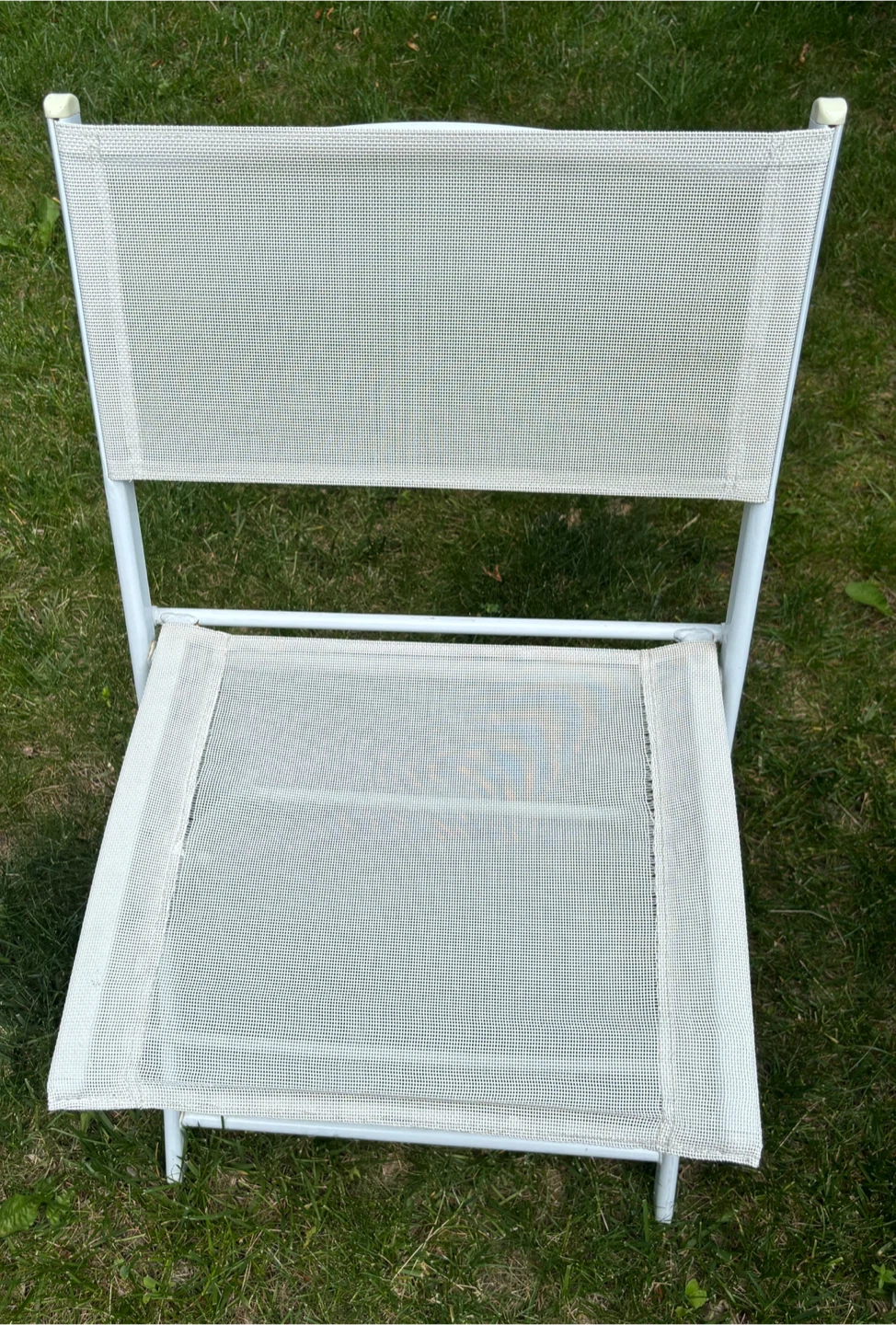 Pair of beautiful white folding chairs - photo 5