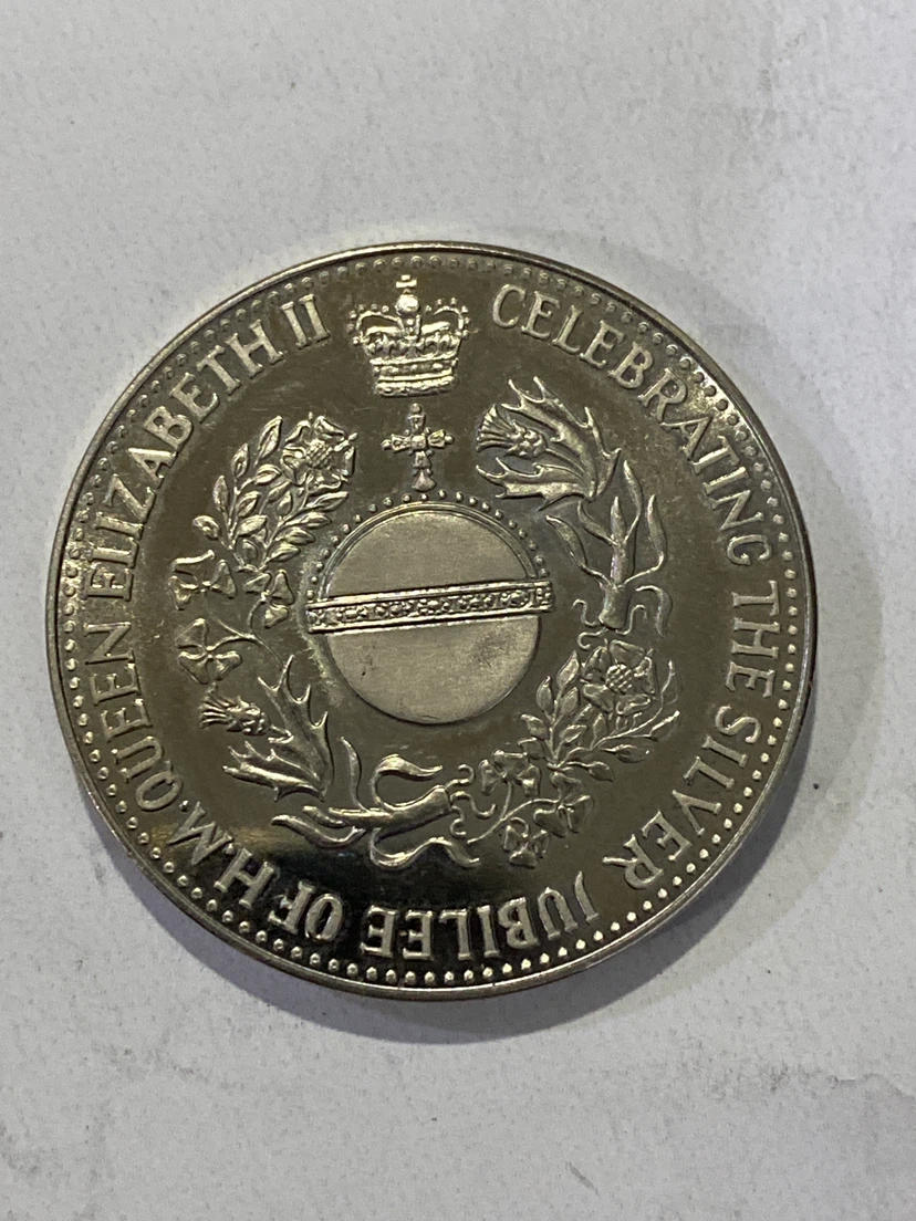 1977 Silver Jubilee Coin - Queen Elizabeth II - photo 2