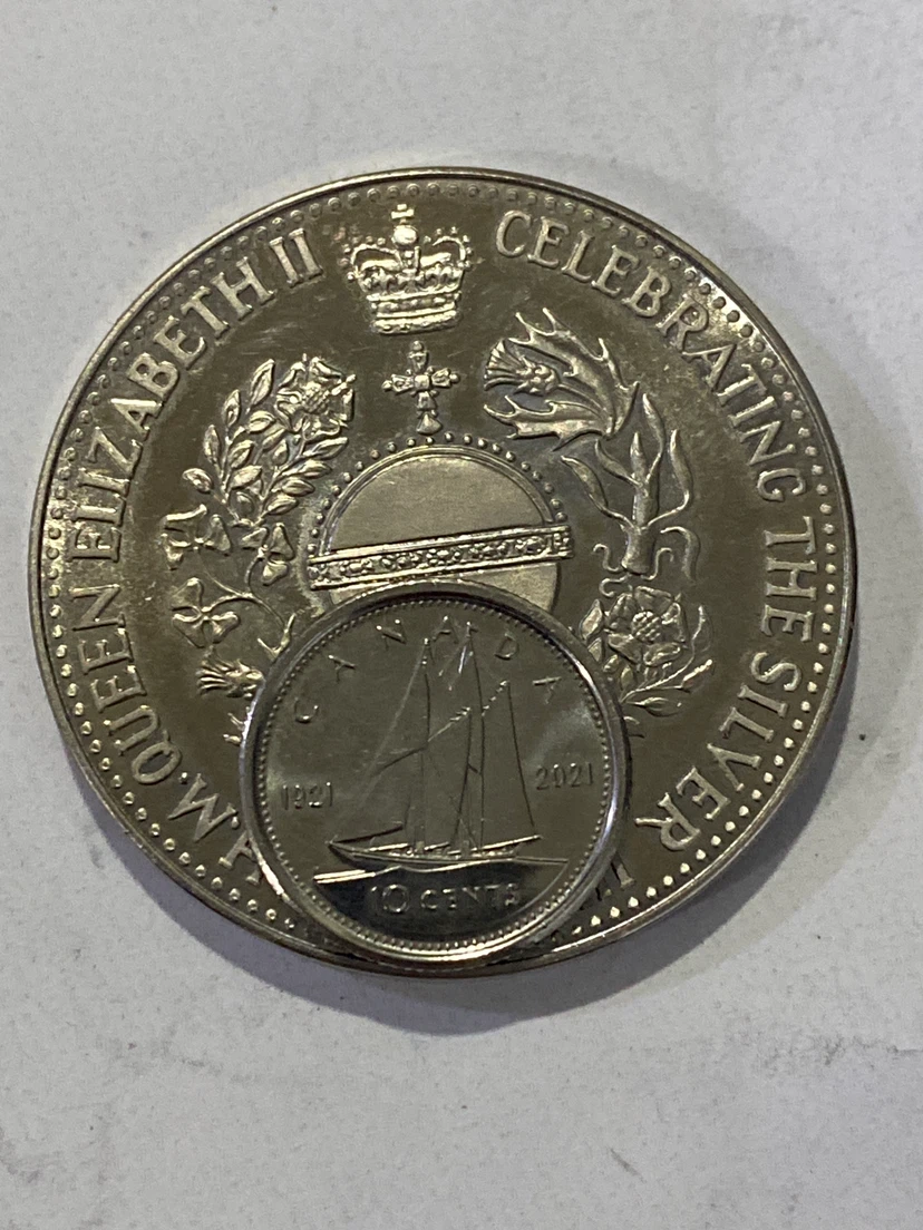 1977 Silver Jubilee Coin - Queen Elizabeth II - photo 3