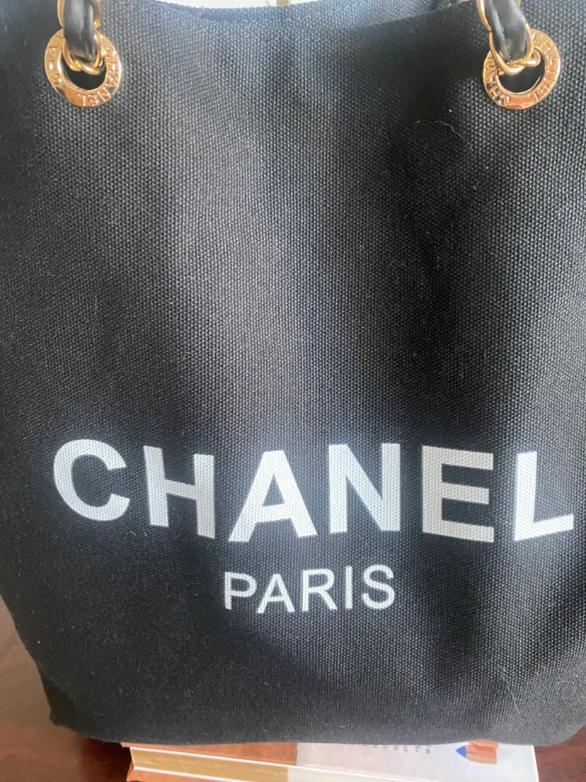 CHANEL PARIS Tote Bag with Gold Chain Straps - photo 2