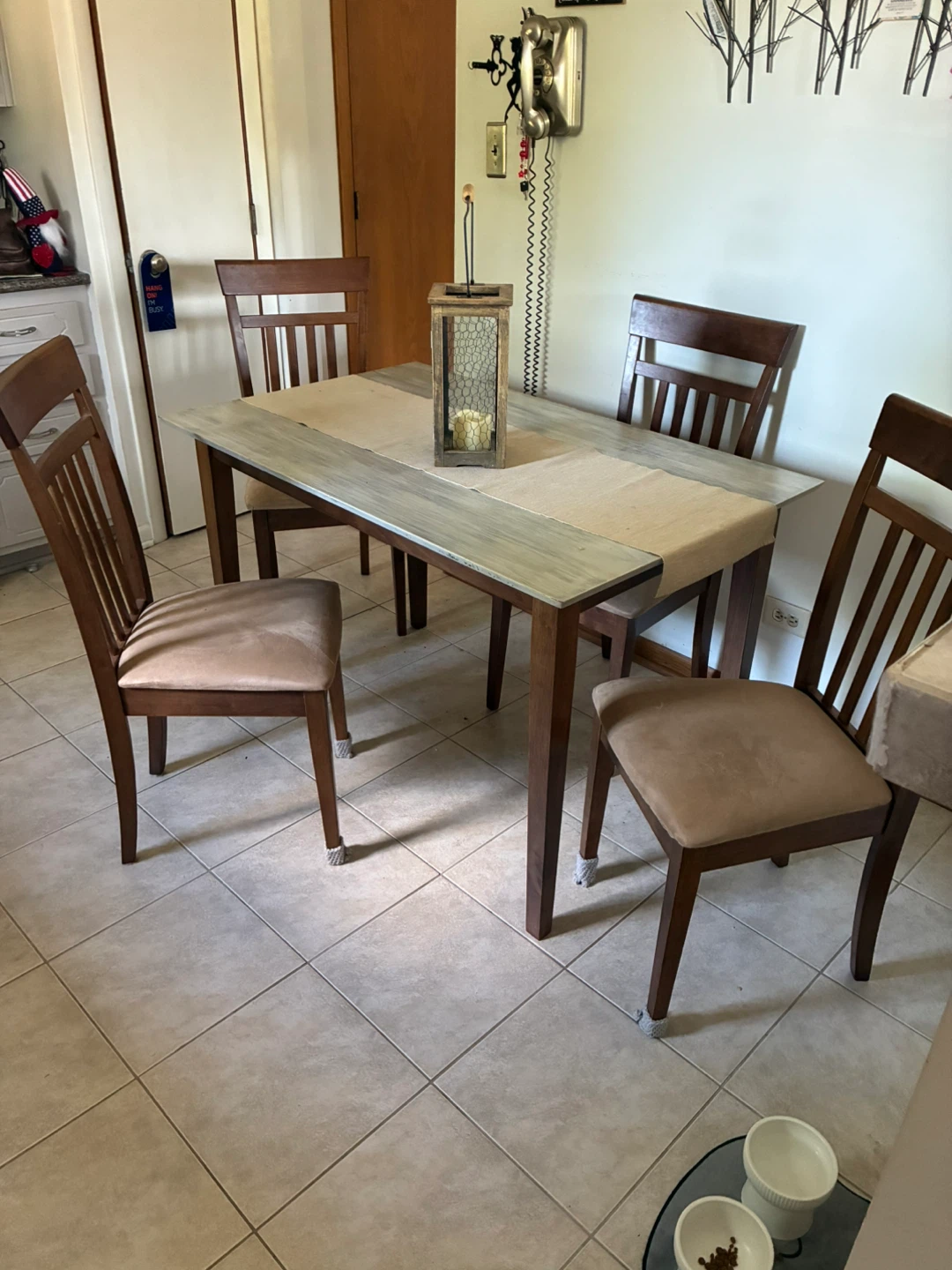 Cable and chairs