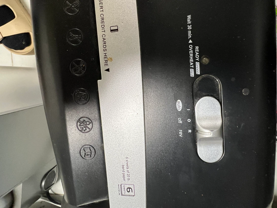 AmazonBasics 6-Sheet Cross-Cut Shredder - photo 4