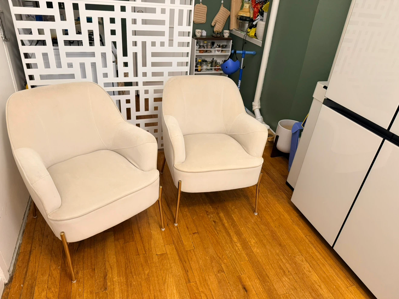 2 Cream Velvet Accent Chair with Gold Legs - photo 2