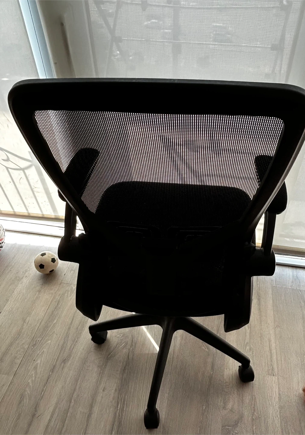 Black Mesh Office Chair - photo 2