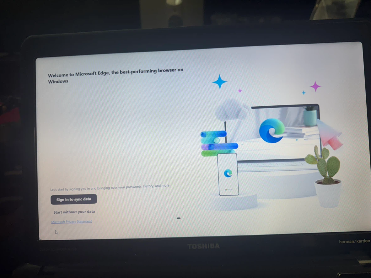Toshiba Laptop with Windows 11 , Wifi , Bluetooth , HDMI , DVD - photo 5