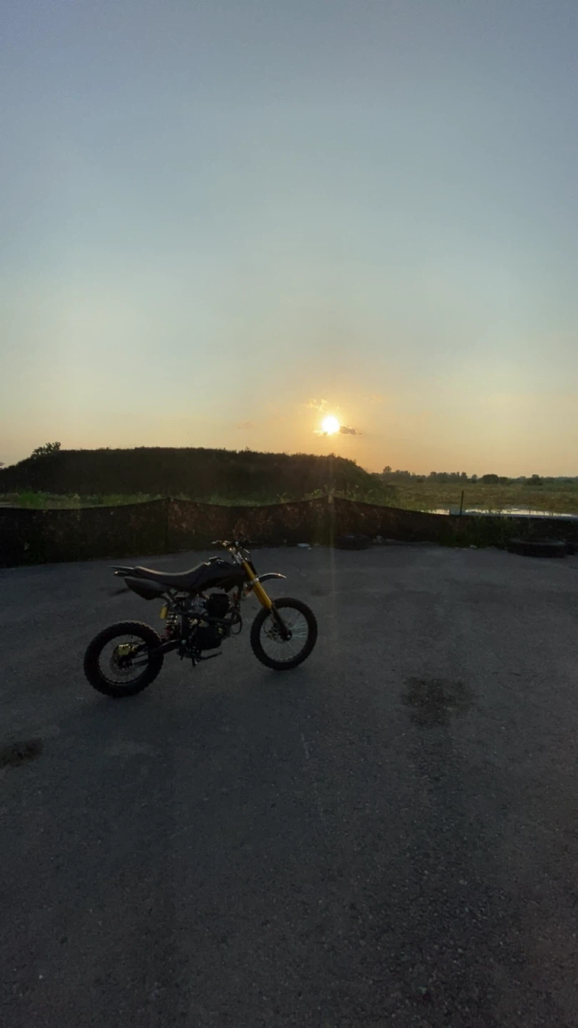 Evoque Dirt Bike with Helmet
