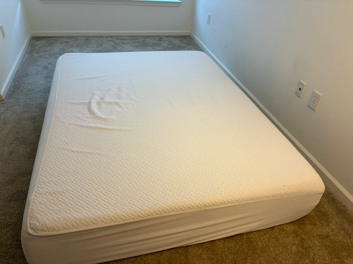zinus Queen Size Mattress - photo 2