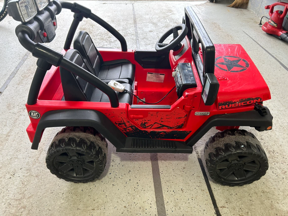 Red Jeep Rubicon Ride-On Toy Car - photo 2