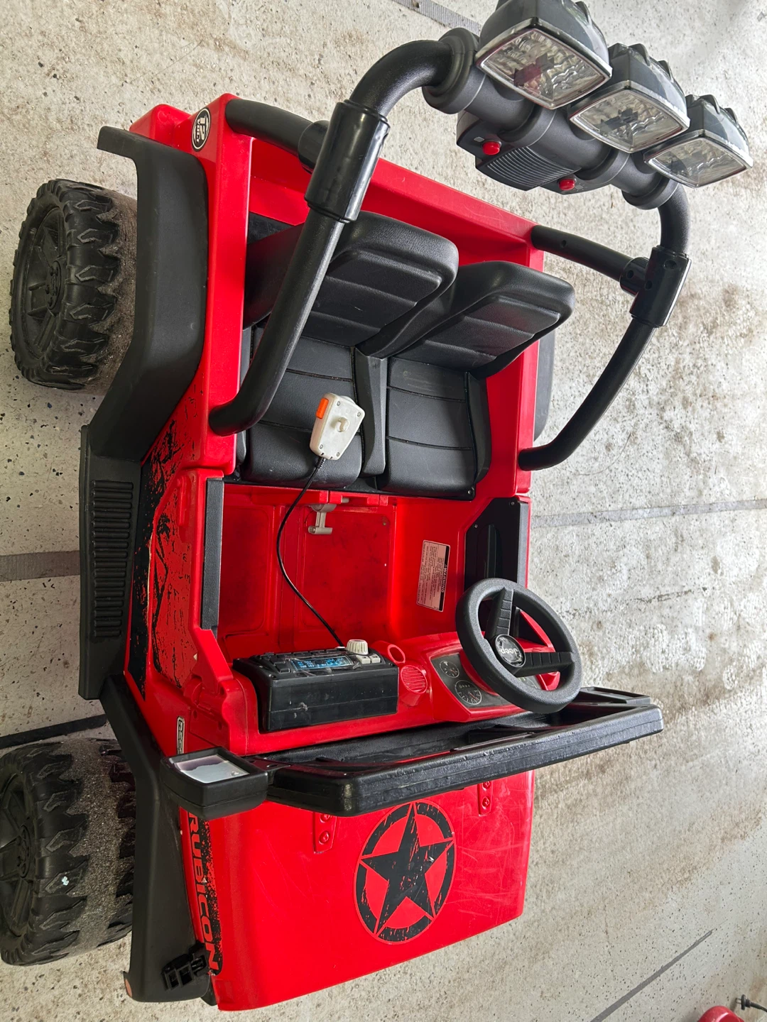 Red Jeep Rubicon Ride-On Toy Car - photo 3