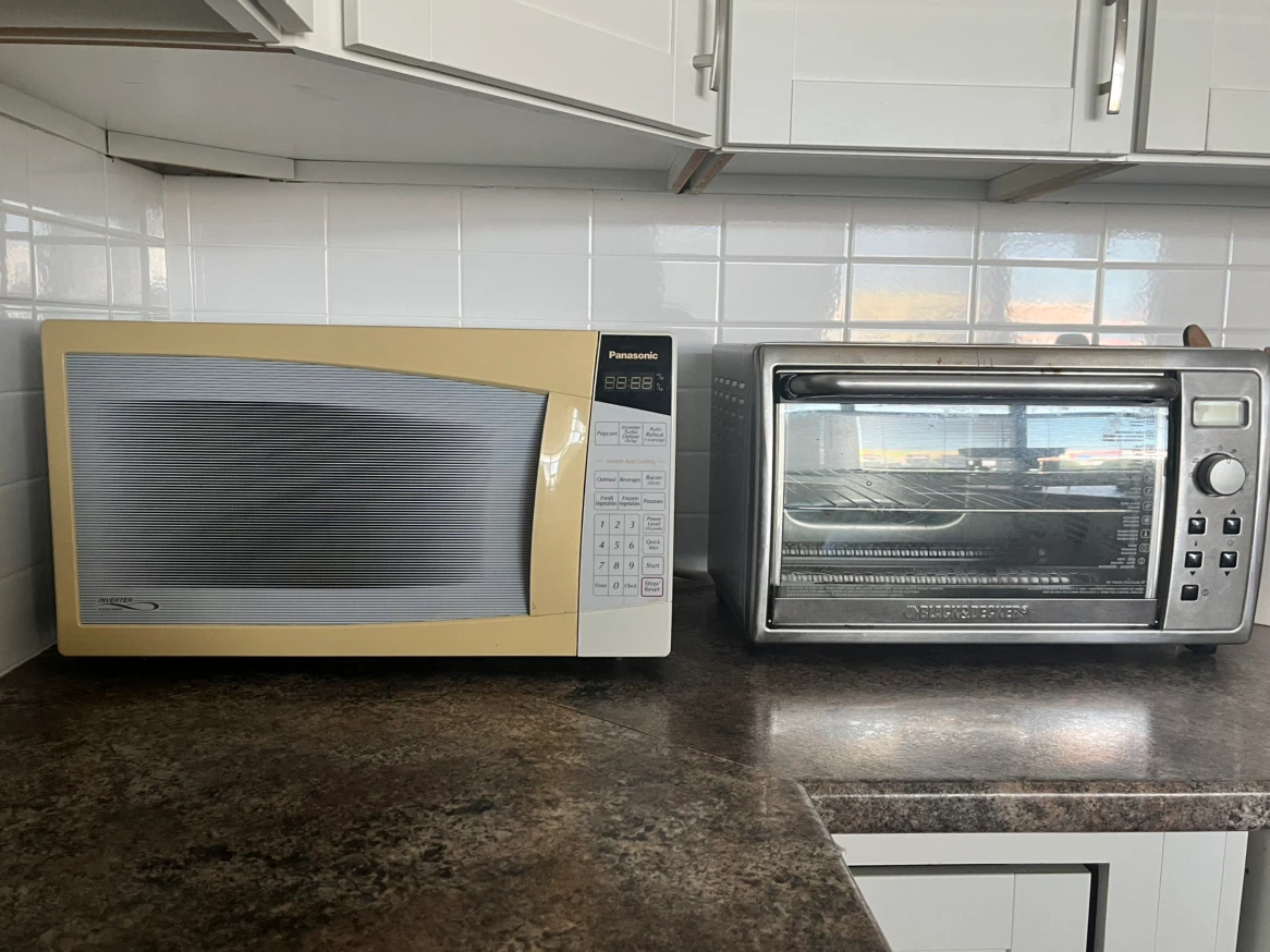 Panasonic Microwave and Black&Decker Oven - photo 4