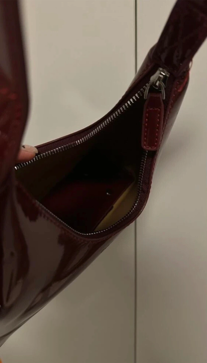 Trendy Burgundy Patent Leather Shoulder Bag (Y2K / 90s Style) - photo 3