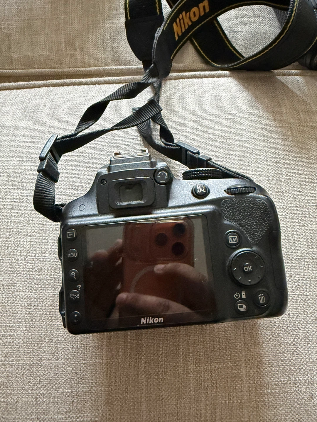 Nikon D3300 DSLR Camera with 18-140mm VR Lens and Bag - photo 2