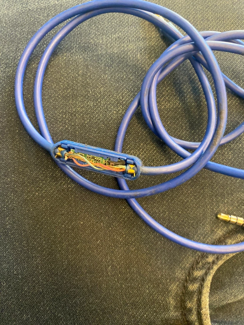 Blue Beats Solo Headphones with Cable - photo 3
