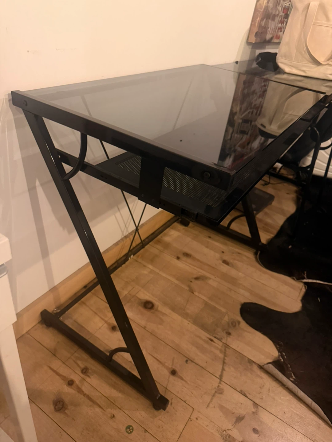 Glass top desk with pull-out keyboard tray - photo 2