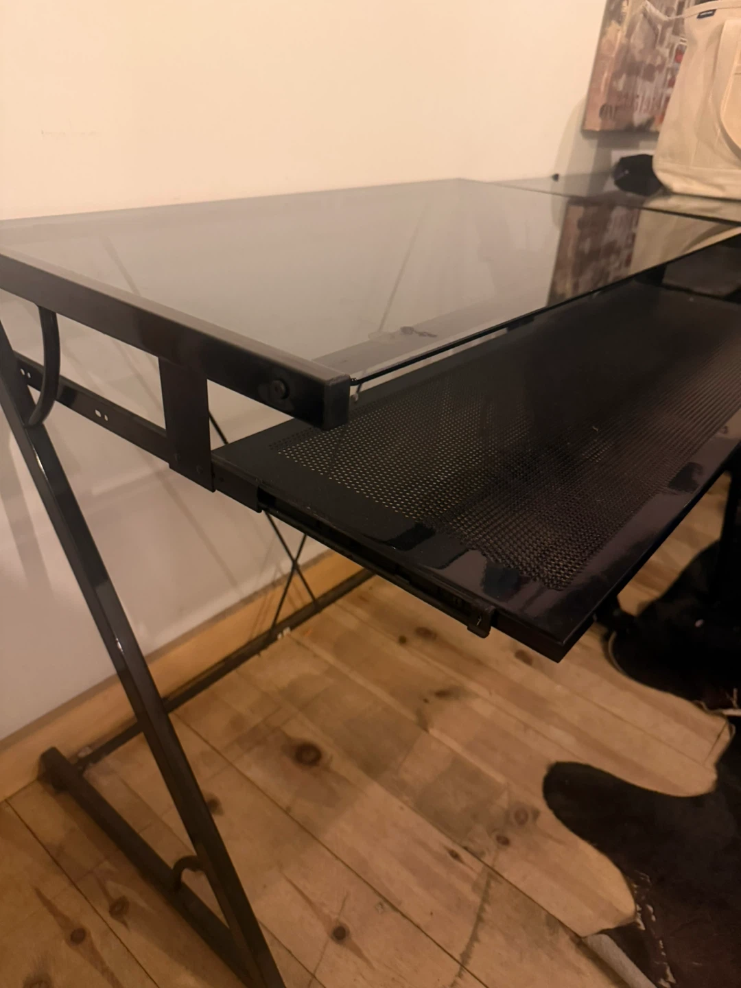 Glass top desk with pull-out keyboard tray - photo 3