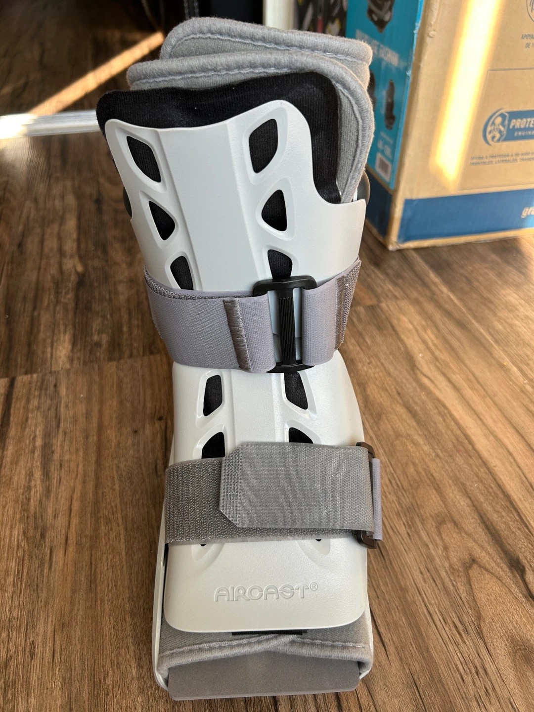 Moveout sale Aircast Walking Boot - photo 2