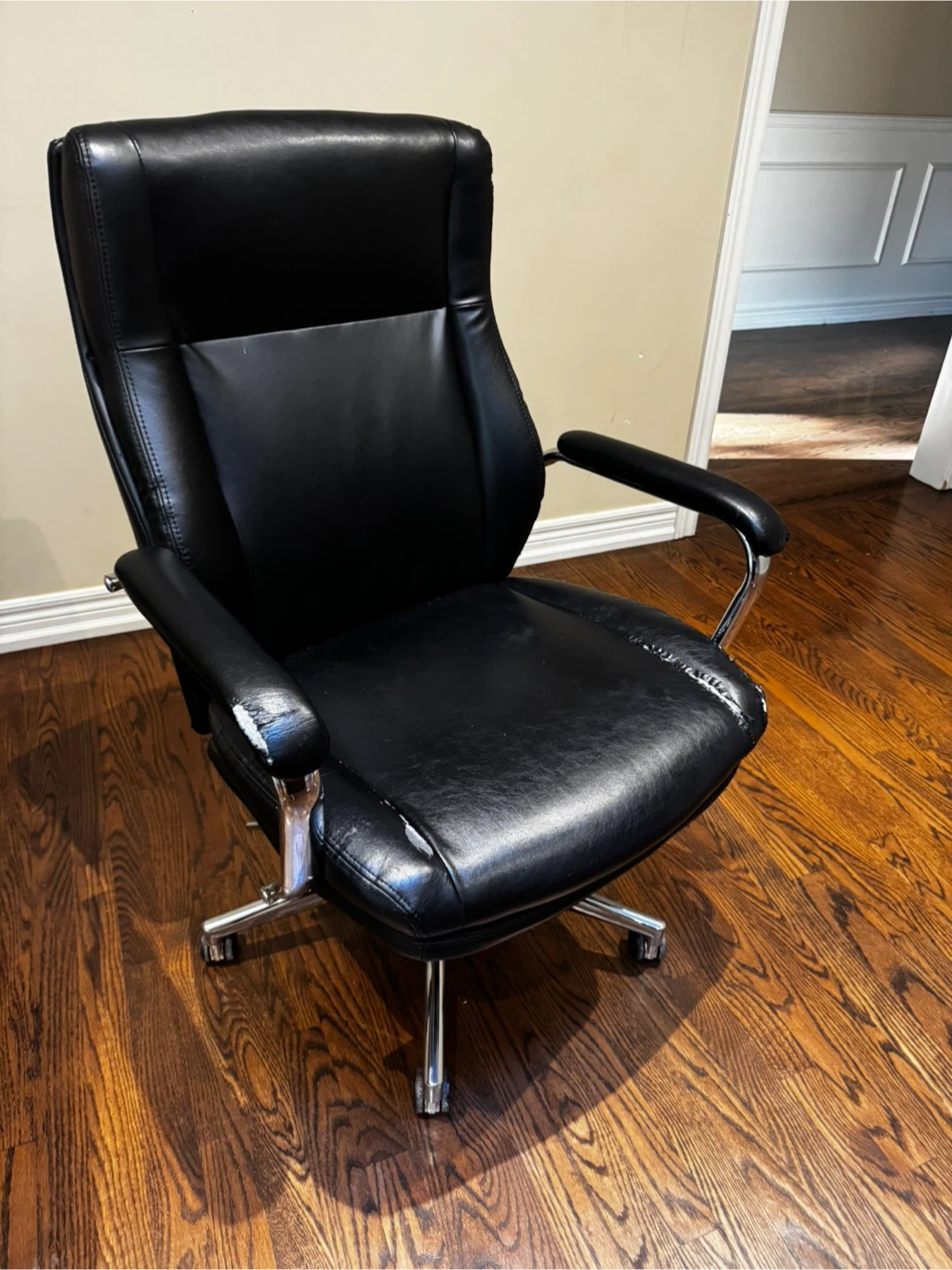 Black Office Chair - photo 2