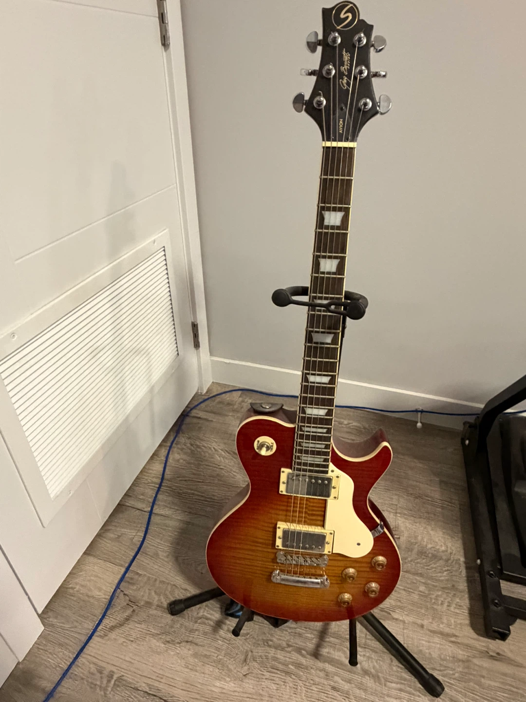 Electric guitar