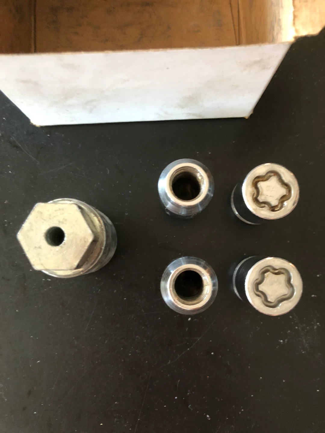 Set of 4 Wheel Lock Nuts with Key - photo 2