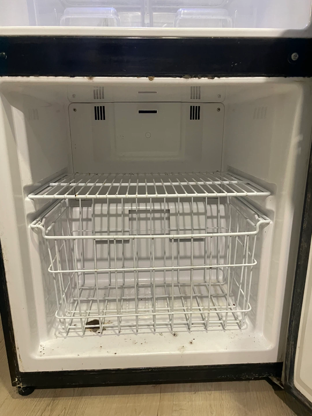 Fridge/ refrigerator- not cooling - photo 4