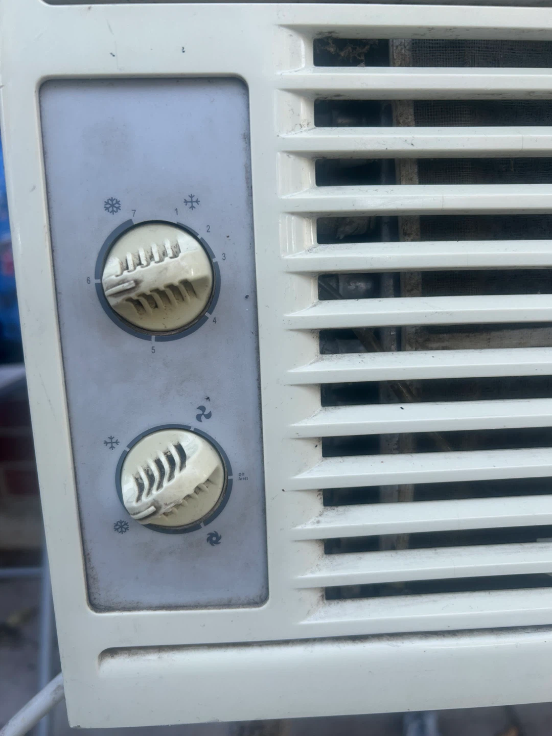 Midea Window Air Conditioner - photo 2