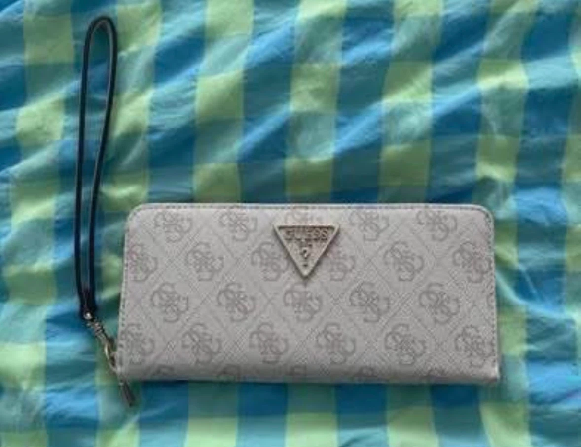 Guess Wallet (New) (Authentic)