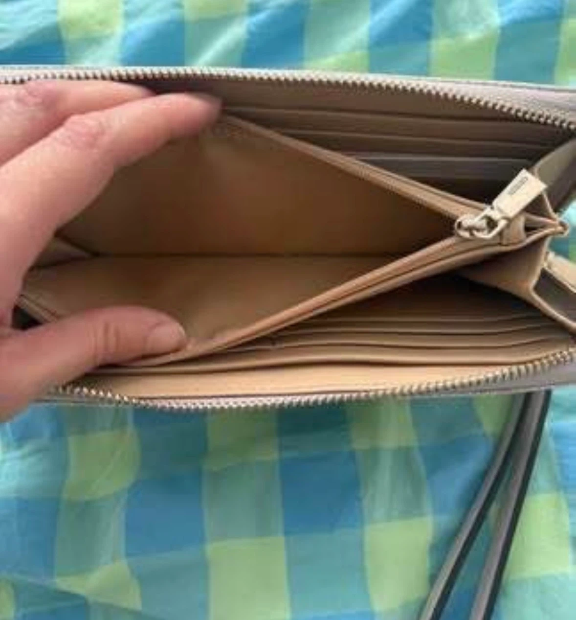 Guess Wallet (New) (Authentic) - photo 3