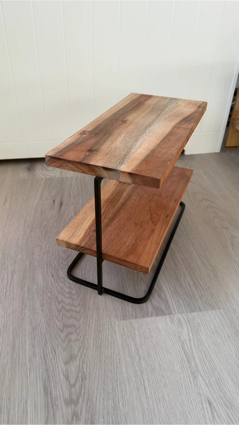 2 level wooden display shelf - photo 2