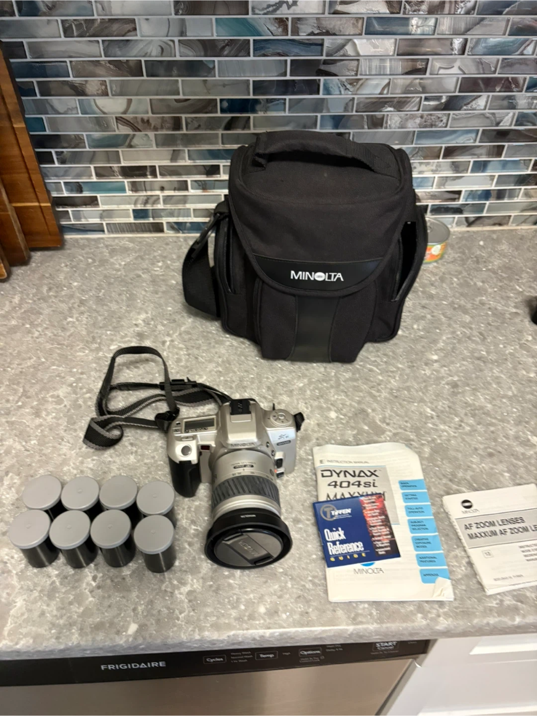 Minolta Maxxum ST si 35mm SLR Camera with Zoom Lens and Case