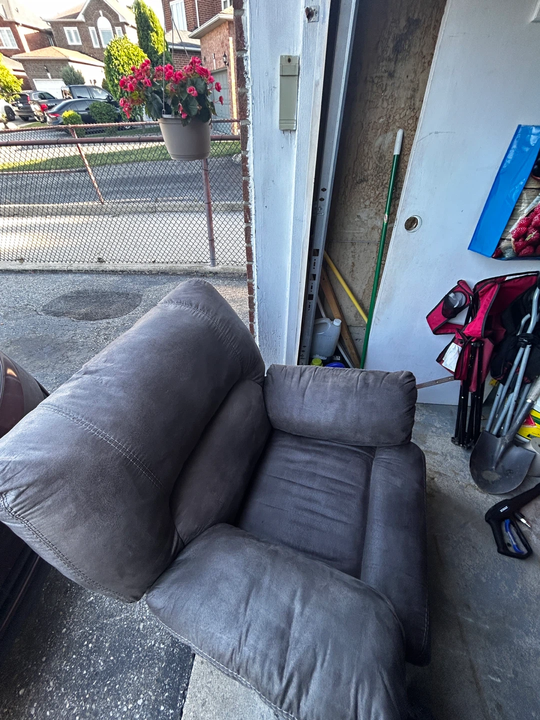 Brown Recliner Chair - photo 2