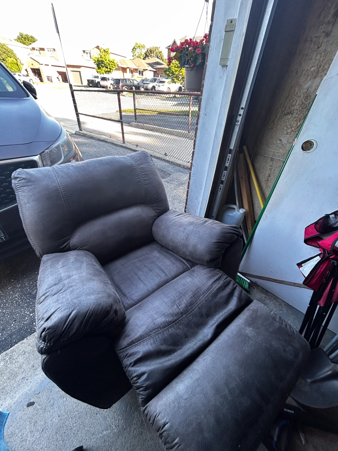 Brown Recliner Chair - photo 3