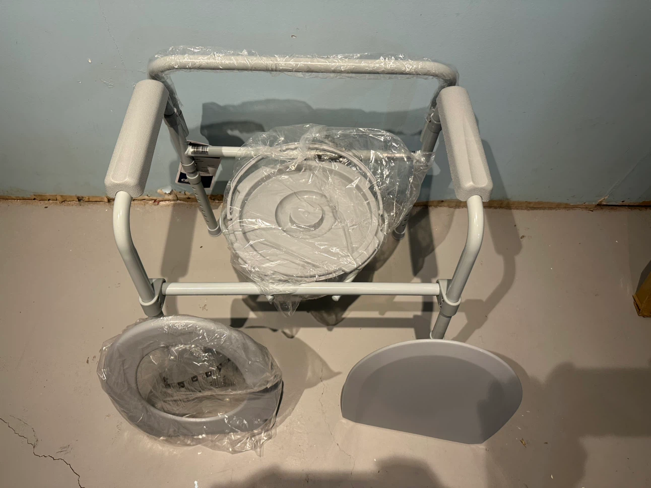 Portable Toilet Commode Chair – Brand New - photo 2