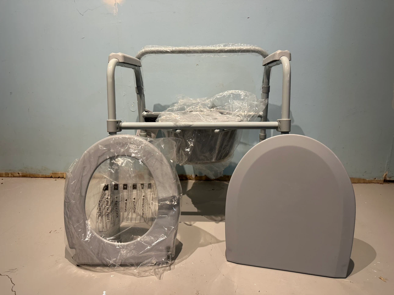 Portable Toilet Commode Chair – Brand New - photo 3