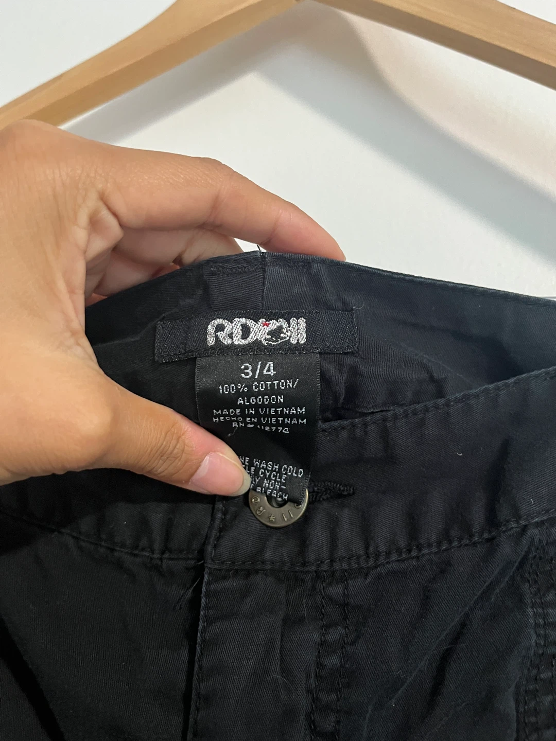 Black Cargo Shorts - Size 3/4 - photo 3