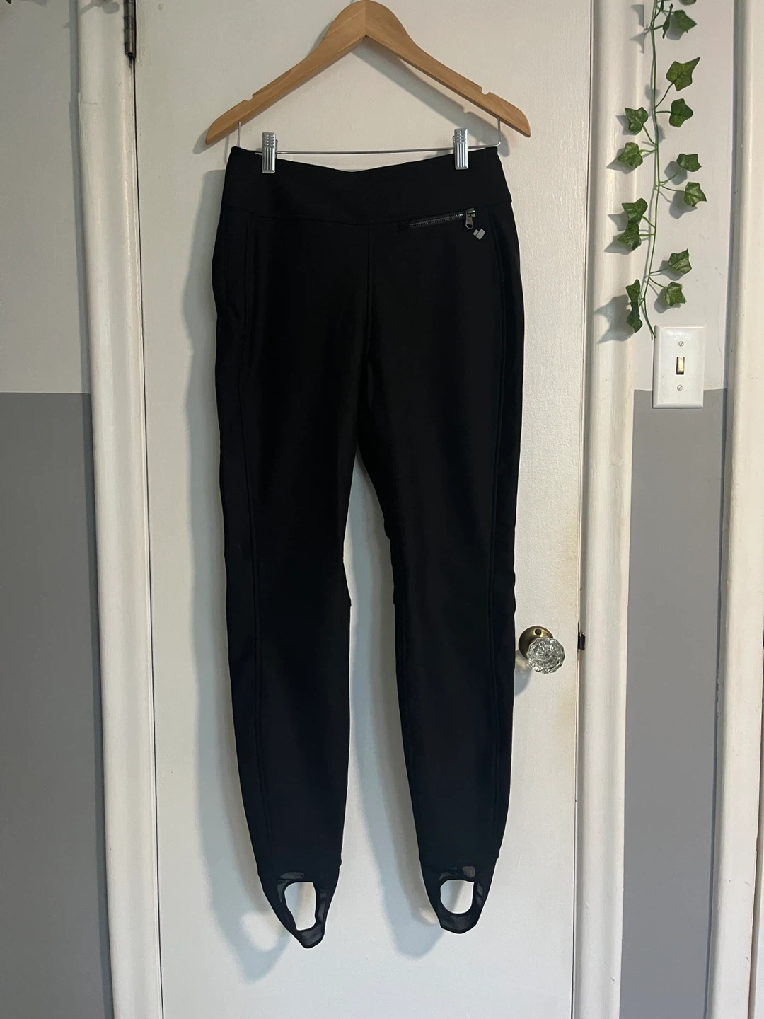 Obermeyer Black Stirrup Ski Pants - Womens 10